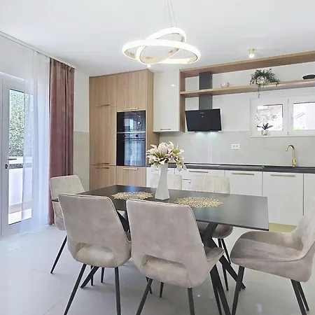Gabrijela A4 - Ground Floor Apartment *