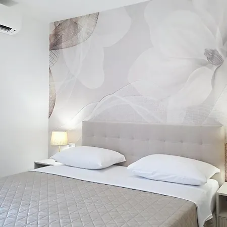 Gabrijela A4 - Ground Floor Apartment *